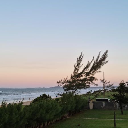 Apartamento Vista Mar - Pe Na Areia カボ・フリオ エクステリア 写真